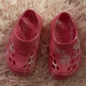 Size 4 pink croc like shoes